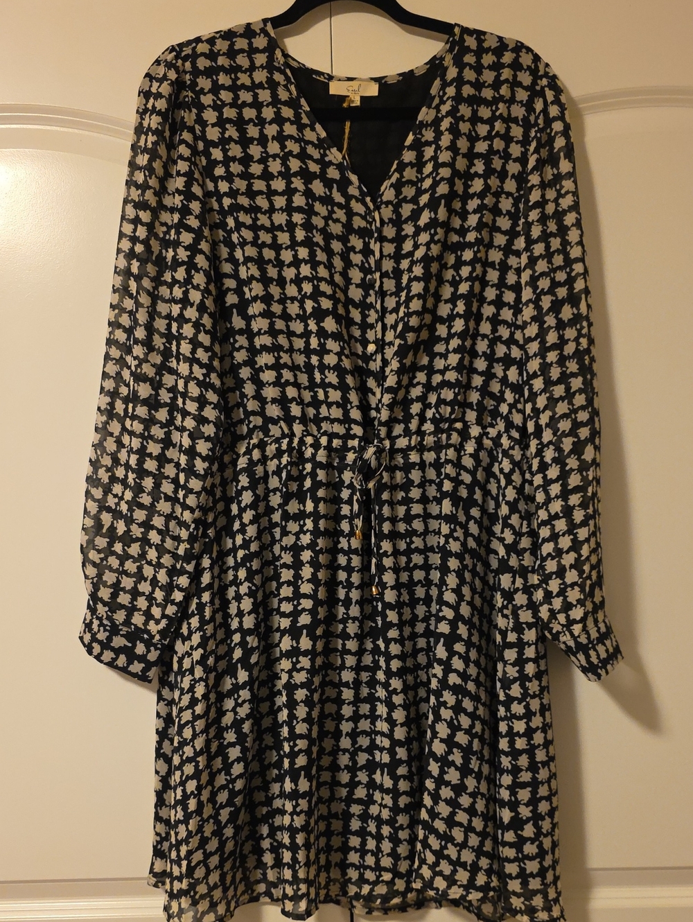 NWT Easel Large Black and Cream Printed Long-Sleeve Mini Dress